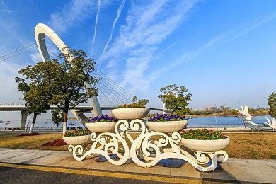 开放世界生存建造游戏《心神失控》公布 单人版的《饥饿游戏》